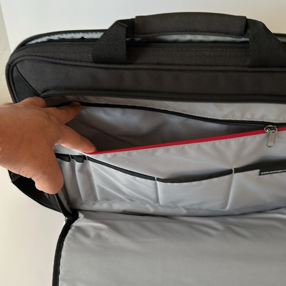 Laptop Case Logic Stylish Black Bag with Shoulder Strap - Picture 6 of 17